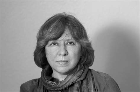  Où la Mode Rencontre l'Histoire: Old Clothes de Svetlana Alexievich